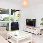 Apartman Casa 70, Duplex En Urbanizacion Lunamar By Laromanamarbella *
