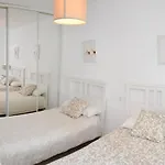 Casa 70, Duplex En Urbanizacion Lunamar By Laromanamarbella Apartman