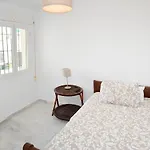 Apartman Casa 70, Duplex En Urbanizacion Lunamar By Laromanamarbella