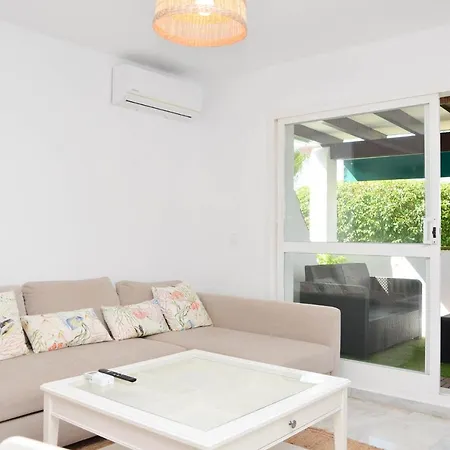 Apartment Casa 70, Duplex En Urbanizacion Lunamar By Laromanamarbella