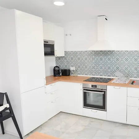 Casa 70, En Urbanización Lunamar By Laromanamarbella *