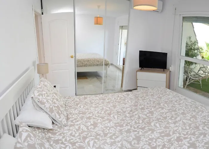 Casa 70, Duplex En Urbanizacion Lunamar By Laromanamarbella アパート