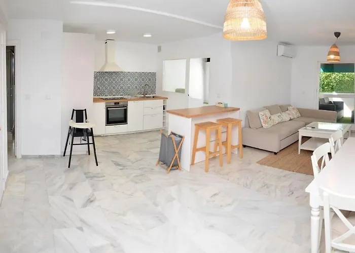 Casa 70, Duplex En Urbanizacion Lunamar By Laromanamarbella 马尔韦利亚