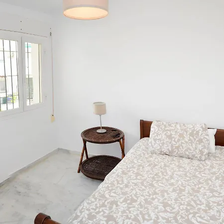 Apartamento Casa 70, En Urbanización Lunamar By Laromanamarbella